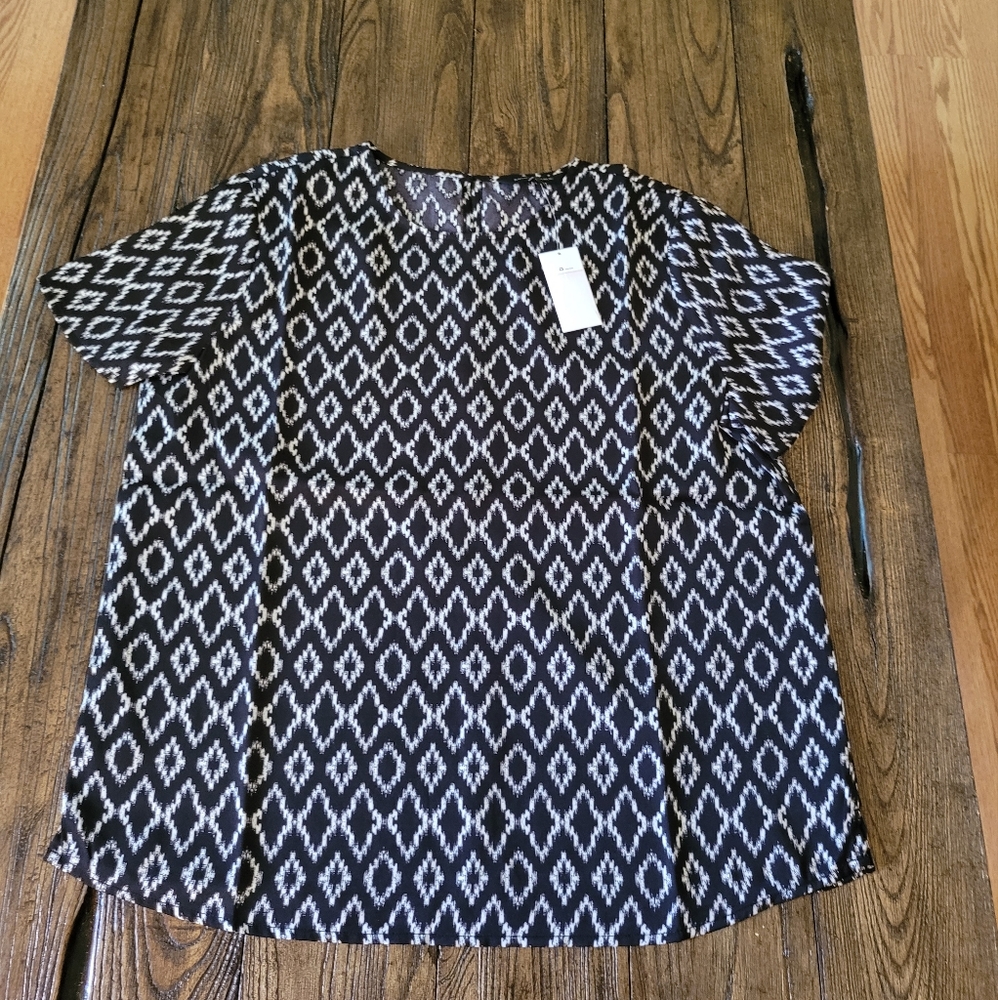 Banana Republic Factory NWT Medium Print Blouse Keyhole Neck